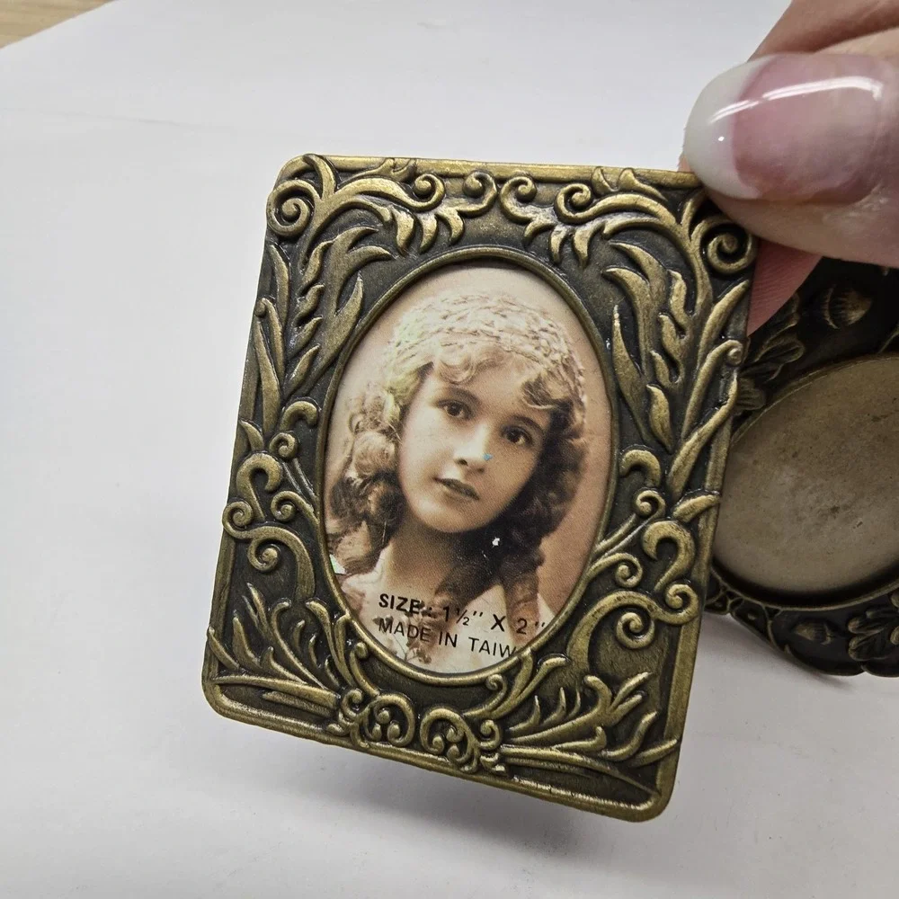 Vintage‎ Set of 2 Metal Picture Frames Miniature Easel Brass Finish Velvet Back